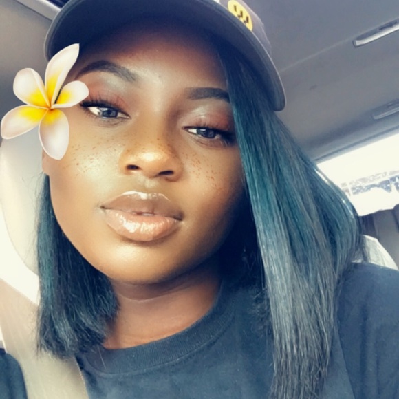 Meet your Posher, Yolande - Picture 3 of 3